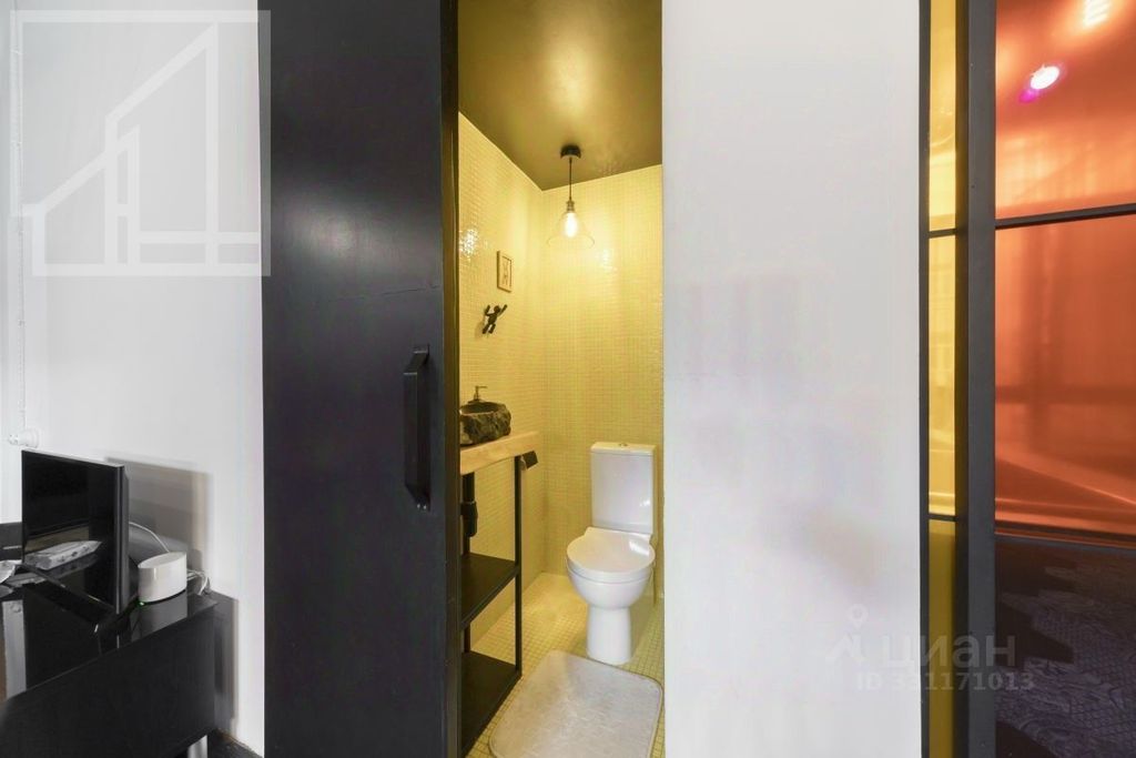 m. Kuznetsky most: Apartment, 3-rooms