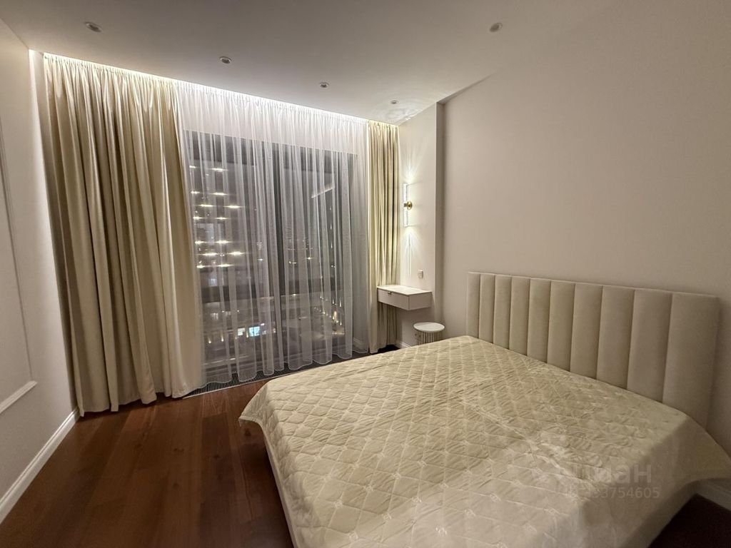 m. ZIL: Apartment, 2-rooms