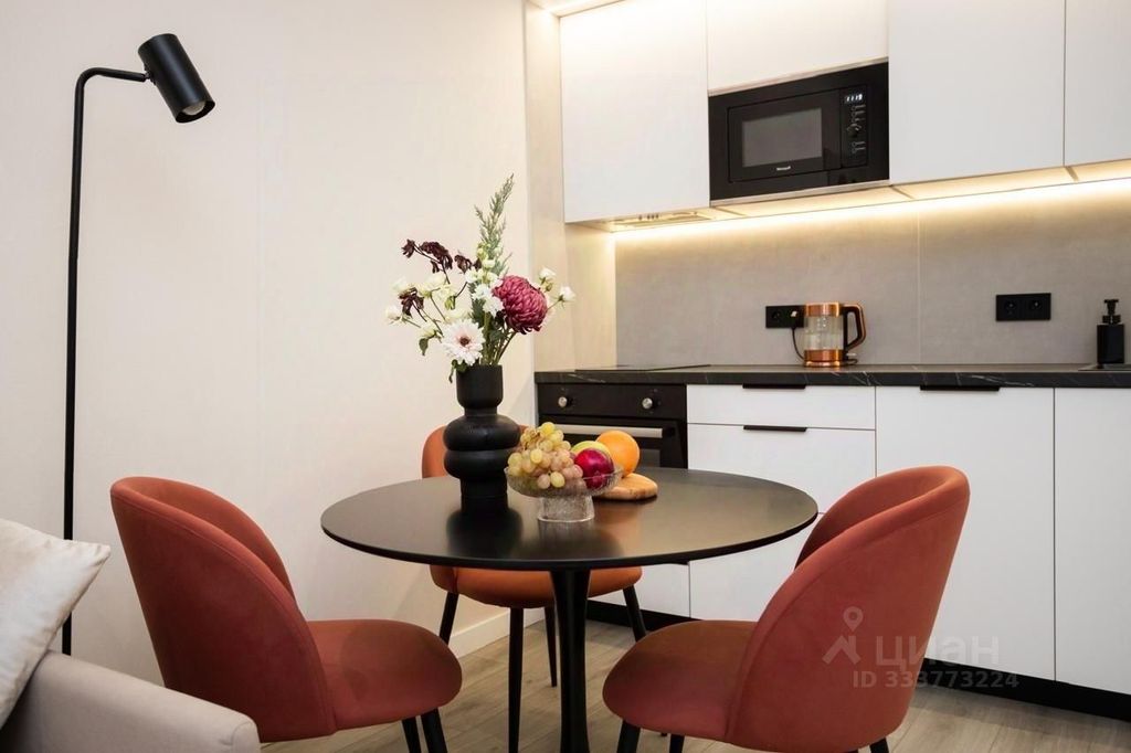m. ZIL: Apartment, 2-rooms