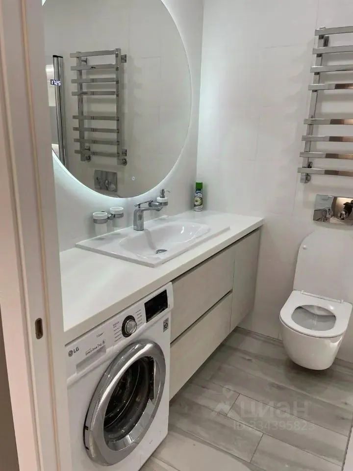 m. ZIL: Apartment, 2-rooms