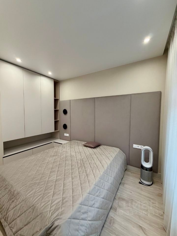 m. ZIL: Apartment, 1-rooms