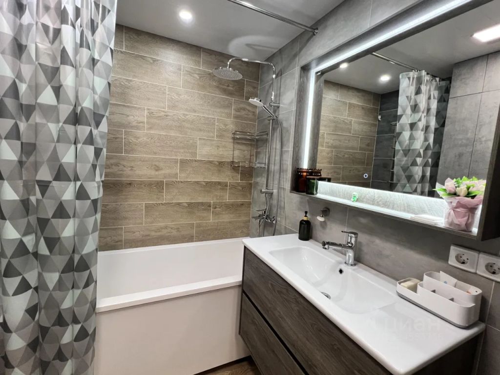 m. ZIL: Apartment, 2-rooms