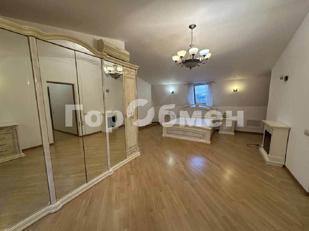 m. Barrikadnaya: Apartment, 3-rooms