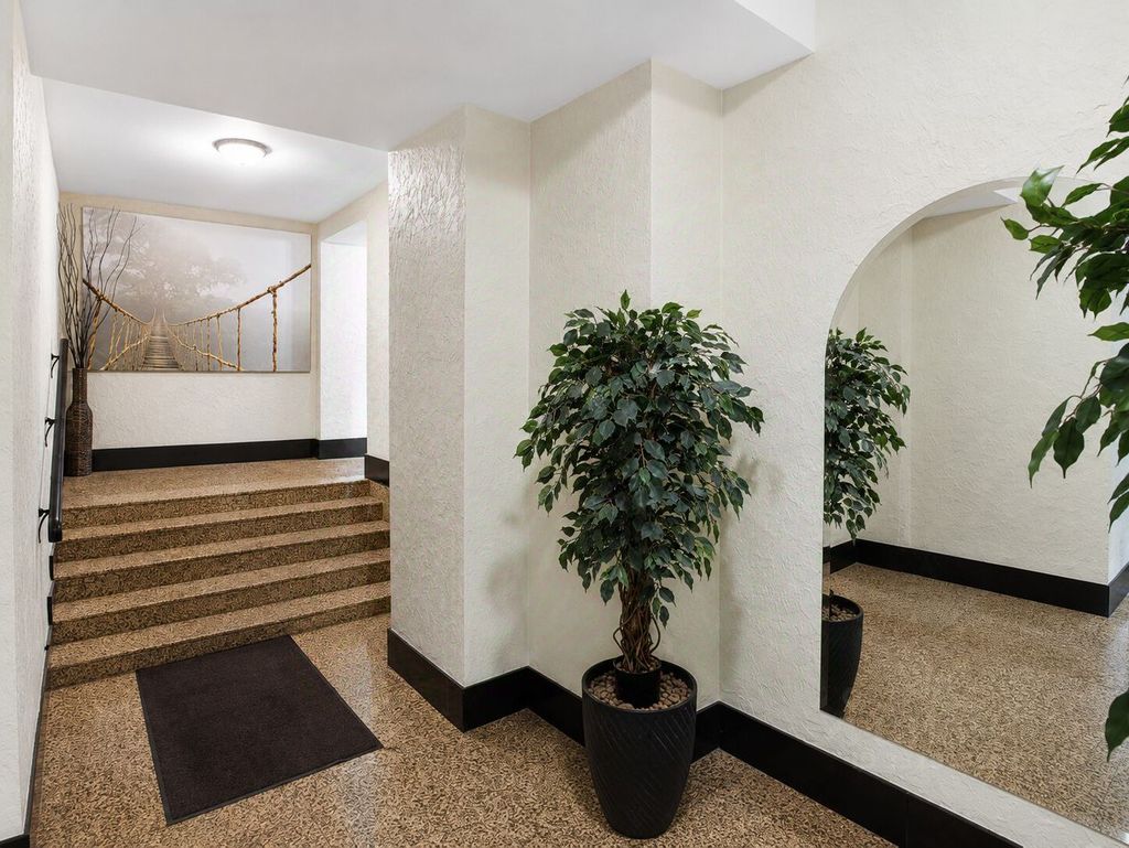 m. Smolenskaya: Apartment, 5-rooms