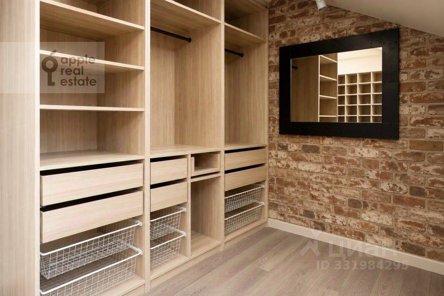 m. Verkhnie Kotly: Apartment, 3-rooms