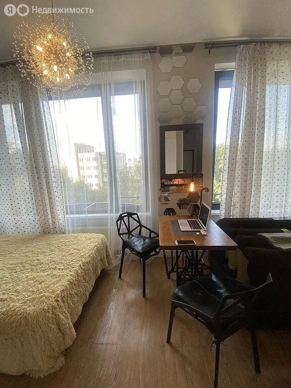 m. Verkhnie Kotly: Apartment, studio