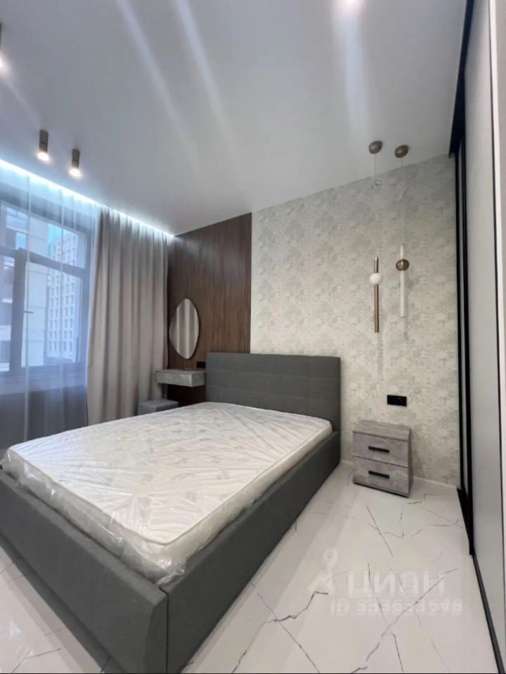 m. ZIL: Apartment, 2-rooms