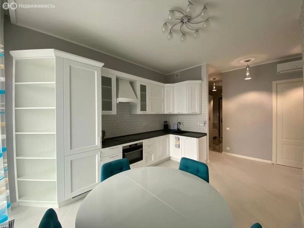 m. ZIL: Apartment, 2-rooms