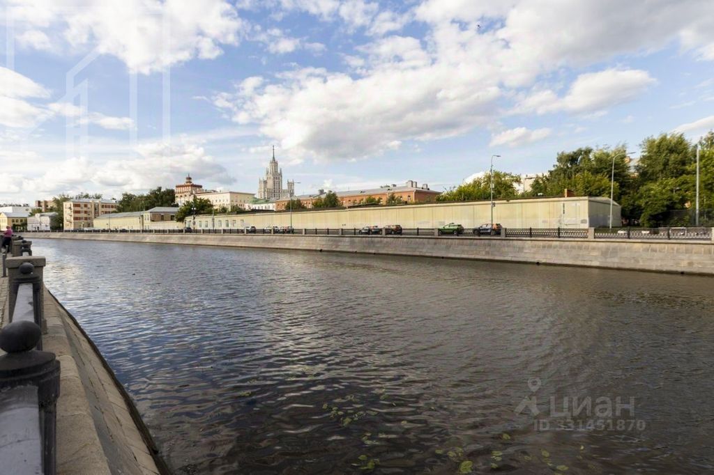 m. Novokuznetskaya: Apartment, 4-rooms