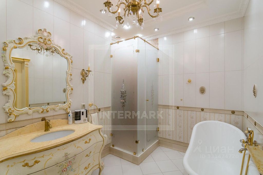 m. Oktyabrskaya: Apartment, 6-rooms