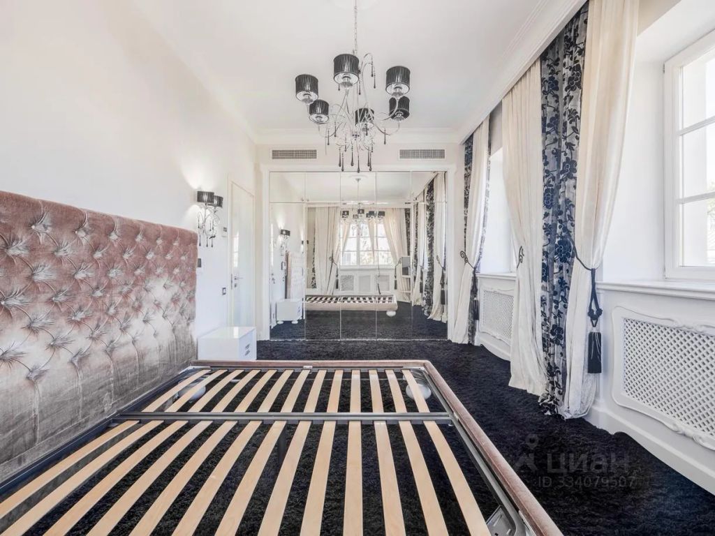 m. Kropotkinskaya: Apartment, 4-rooms