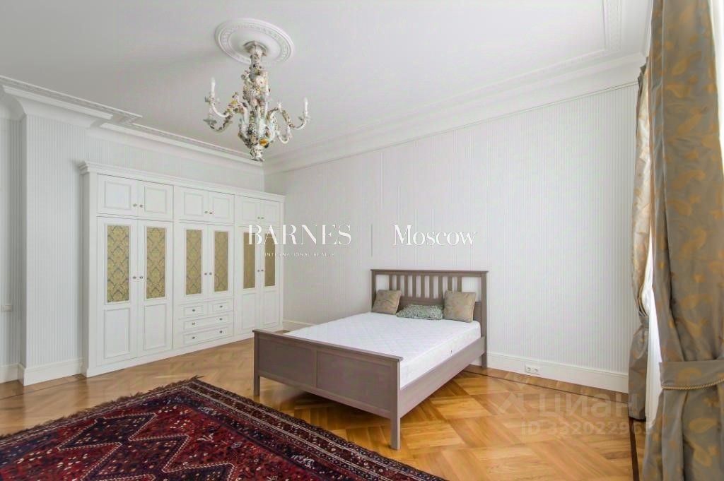 m. Kropotkinskaya: Apartment, 4-rooms