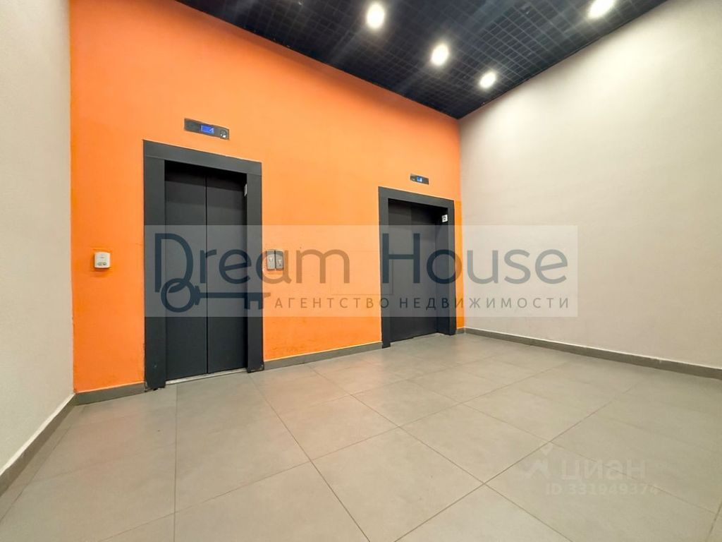 m. Lukhmanovskaya: Apartment, studio
