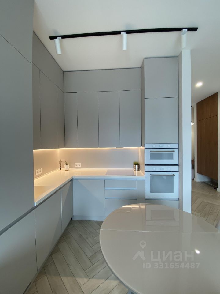 m. ZIL: Apartment, 2-rooms