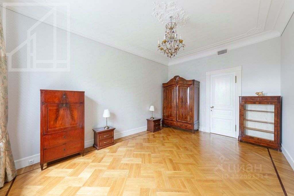 m. Kropotkinskaya: Apartment, 4-rooms