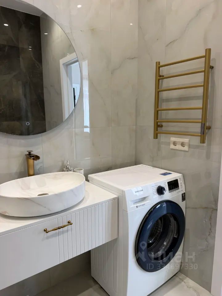 m. ZIL: Apartment, 2-rooms