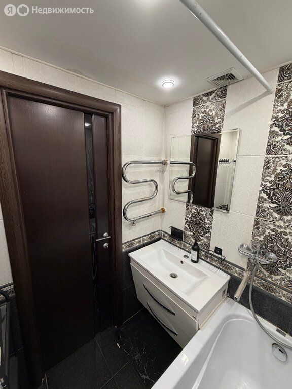 m. Ulitsa Dmitrievskogo: Apartment, 3-rooms