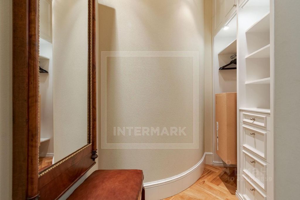 m. Kropotkinskaya: Apartment, 4-rooms