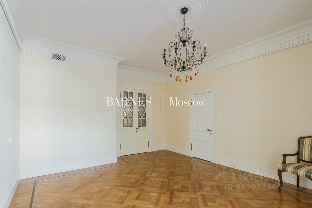 m. Kropotkinskaya: Apartment, 4-rooms