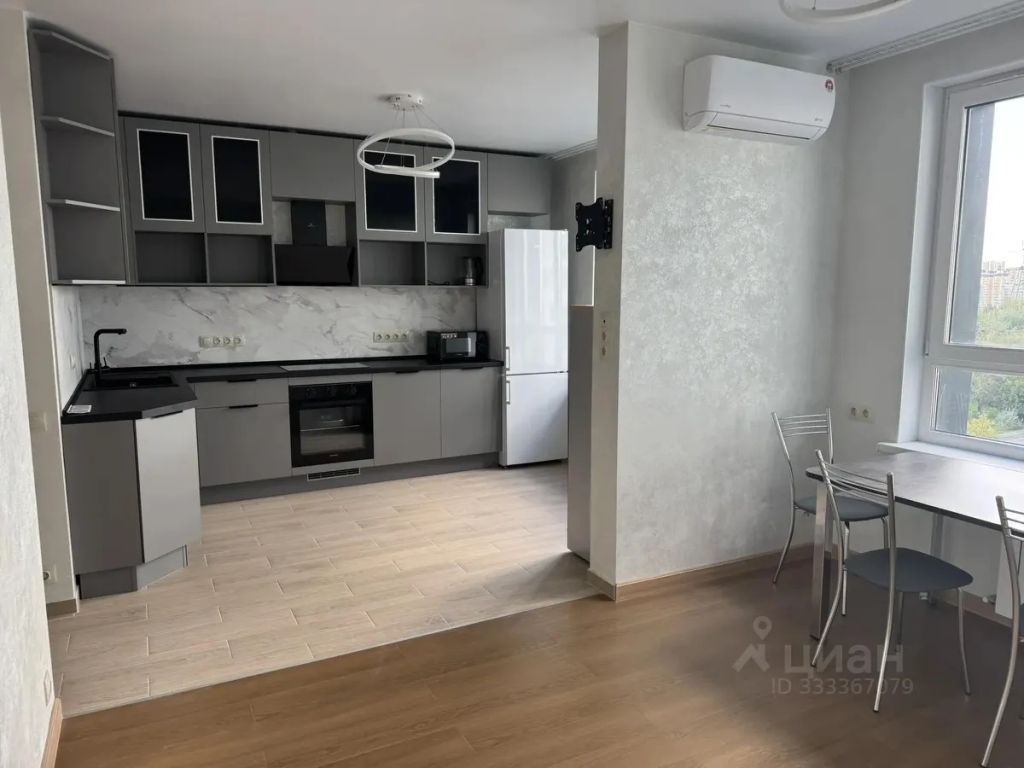 m. Lukhmanovskaya: Apartment, 2-rooms