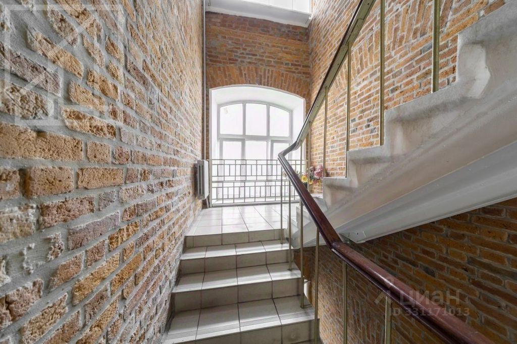 m. Kuznetsky most: Apartment, 3-rooms