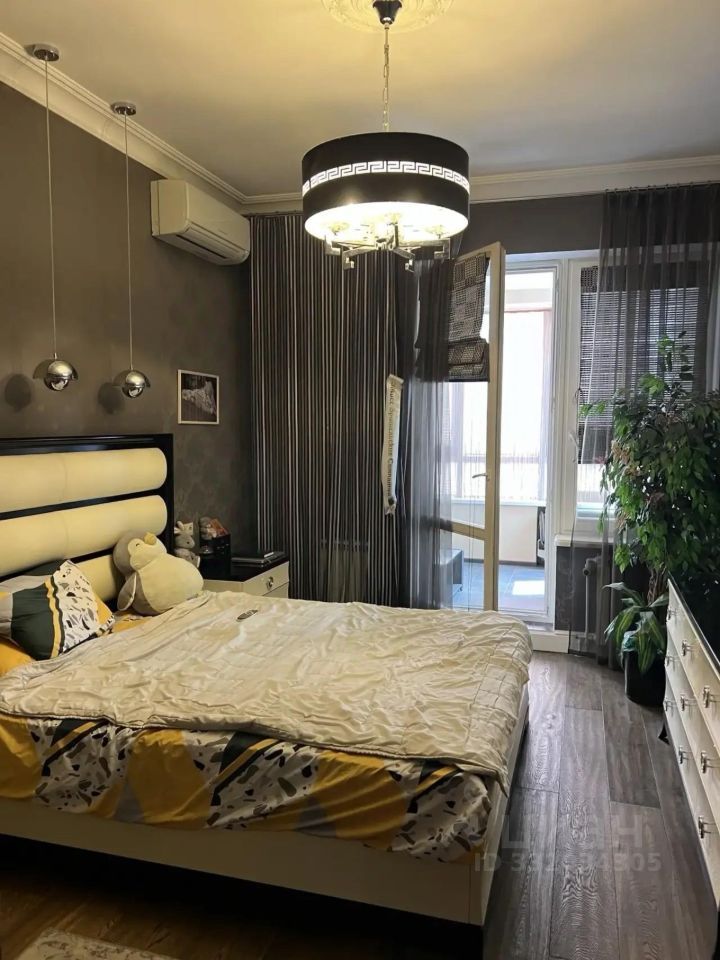 m. Molodezhnaya: Apartment, 3-rooms