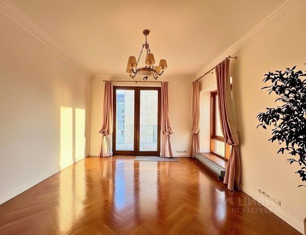 m. Kropotkinskaya: Apartment, 4-rooms