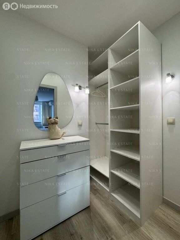 m. ZIL: Apartment, 2-rooms