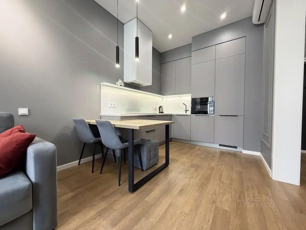 m. ZIL: Apartment, 2-rooms