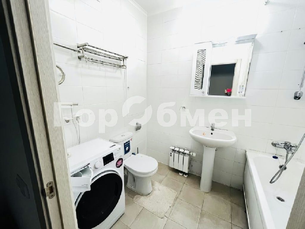 m. Narodnoe Opolchenie: Apartment, 3-rooms