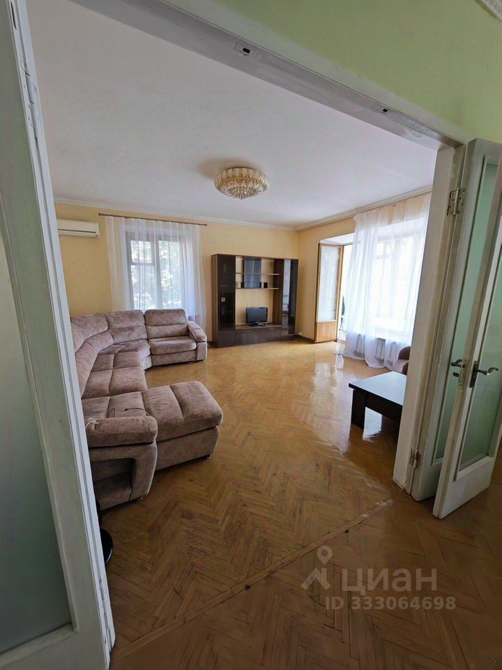 m. Barrikadnaya: Apartment, 3-rooms