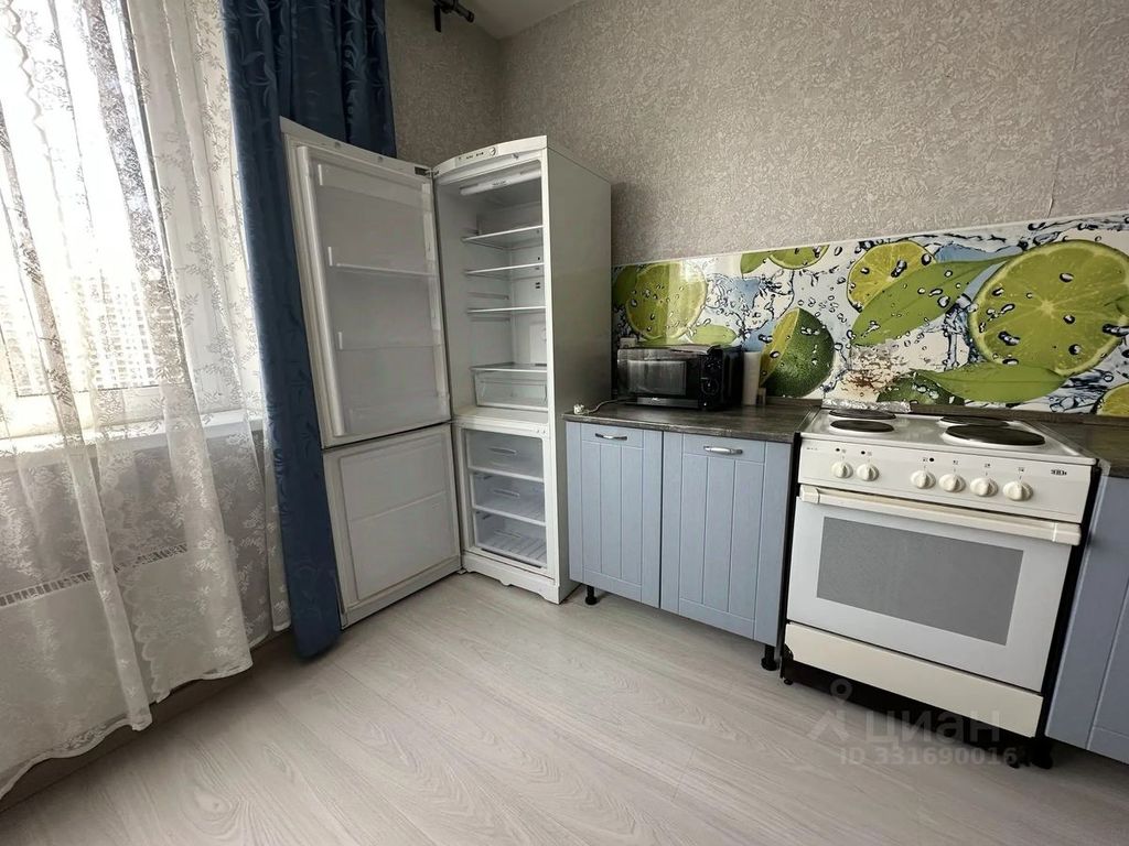 m. Bulvar Dmitriya Donskogo: Apartment, 2-rooms