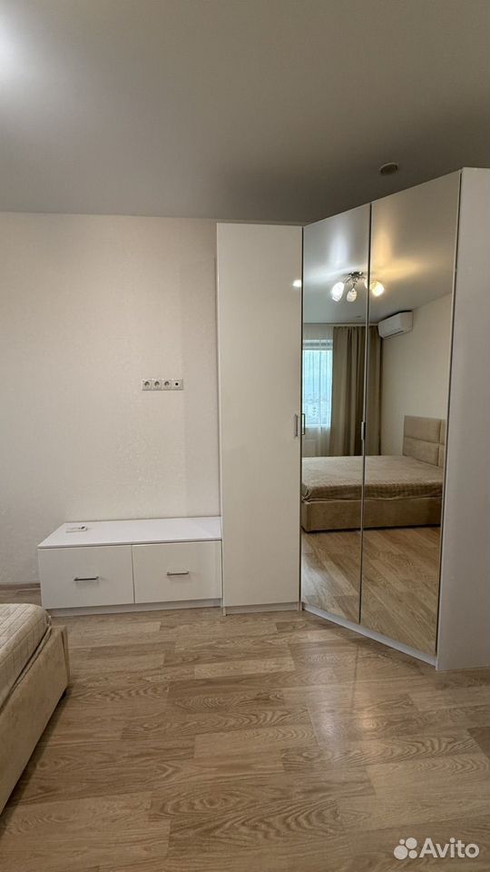 m. Lukhmanovskaya: Apartment, 1-rooms