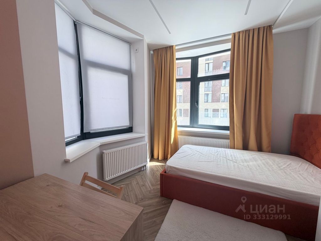 m. ZIL: Apartment, 2-rooms