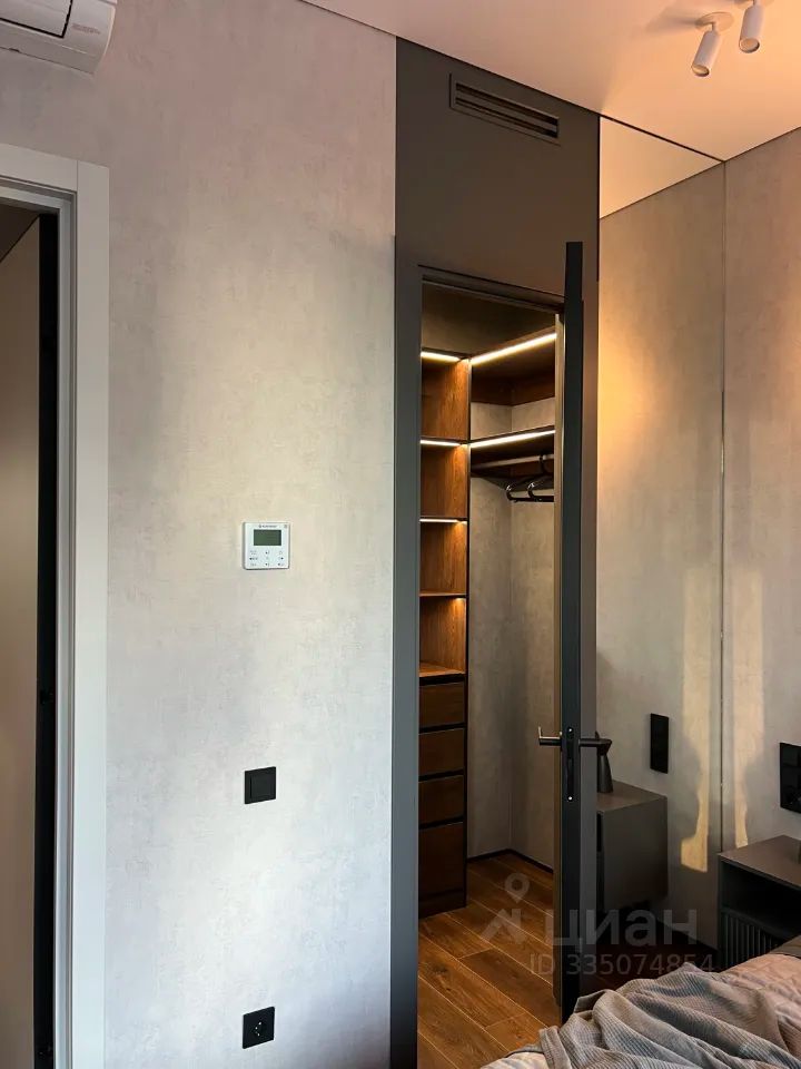 m. ZIL: Apartment, 2-rooms
