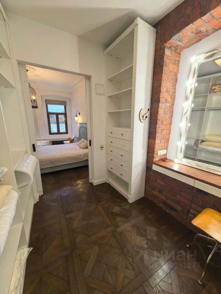 m. Novokuznetskaya: Apartment, 3-rooms