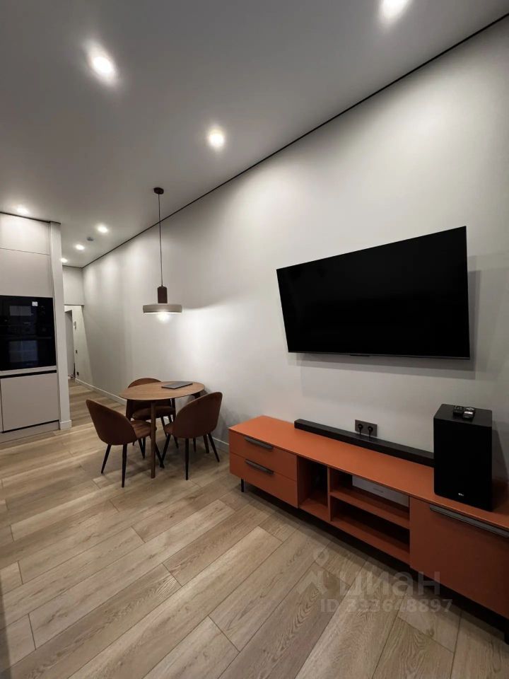 m. ZIL: Apartment, studio