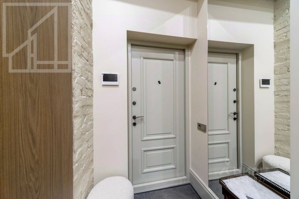 m. Kropotkinskaya: Apartment, 5-rooms