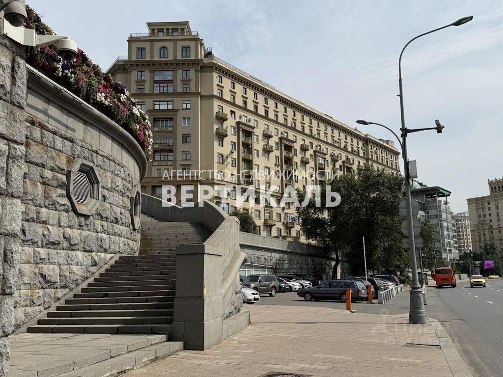 m. Smolenskaya: Apartment, 3-rooms