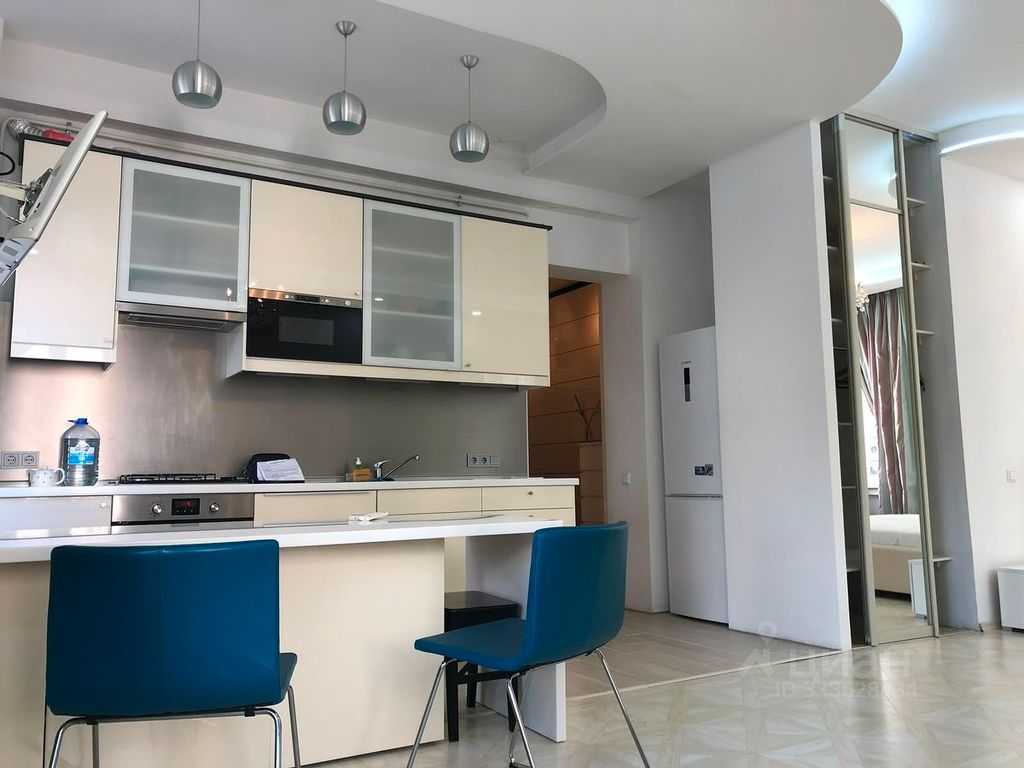 m. Teatralnaya: Apartment, 2-rooms