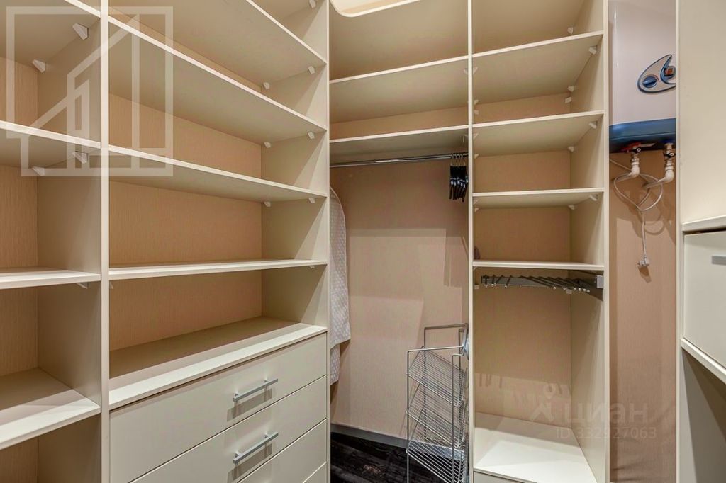 m. Oktyabrskaya: Apartment, 3-rooms