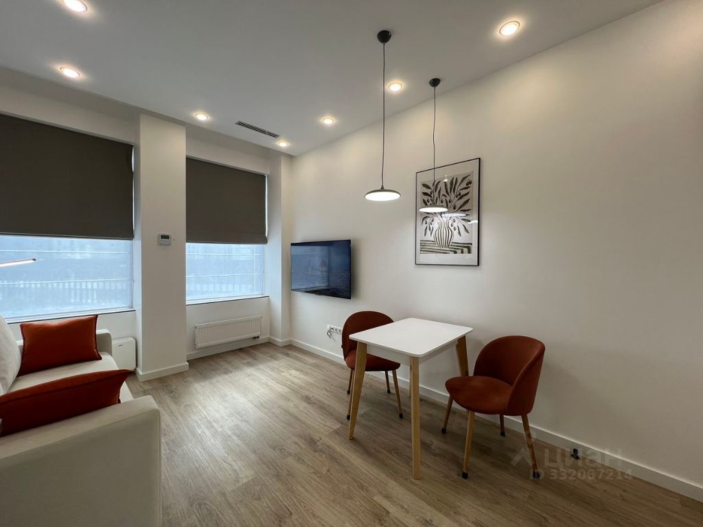 m. ZIL: Apartment, 2-rooms
