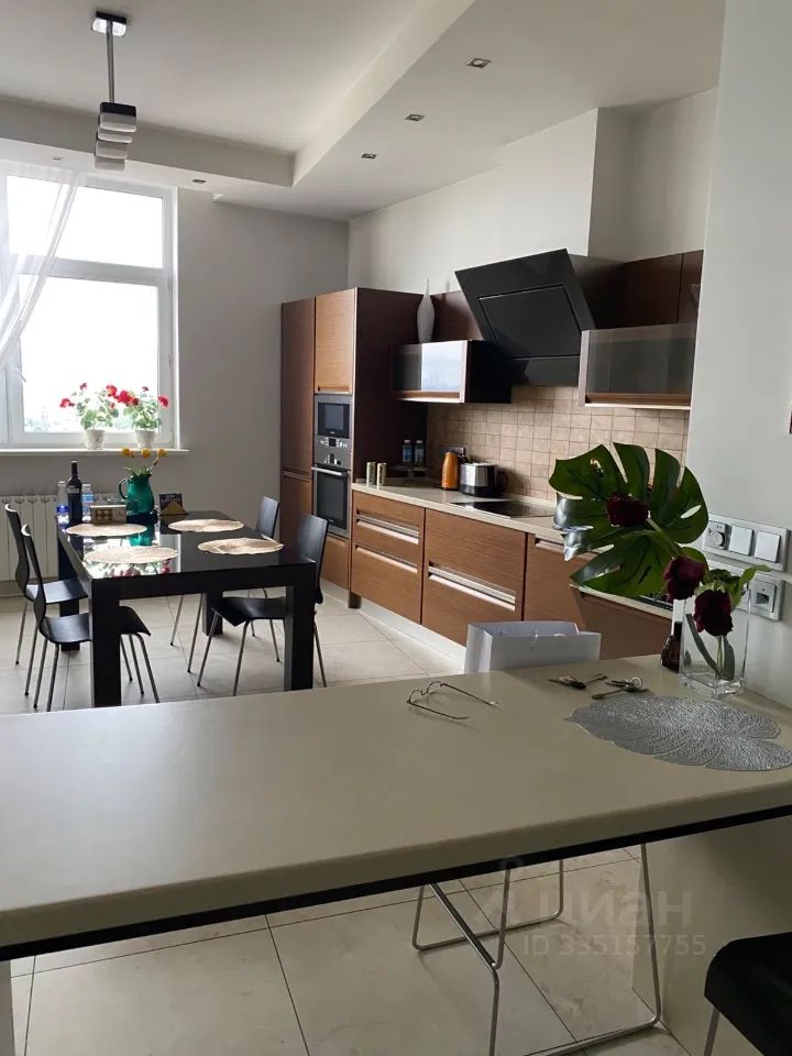 m. Oktyabrskaya: Apartment, 3-rooms