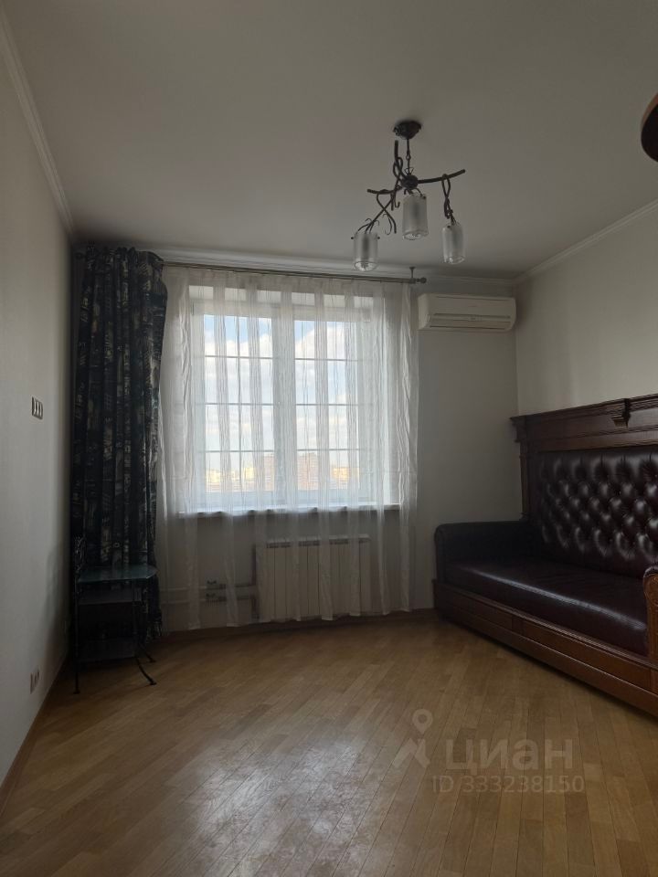 m. Lukhmanovskaya: Apartment, 2-rooms