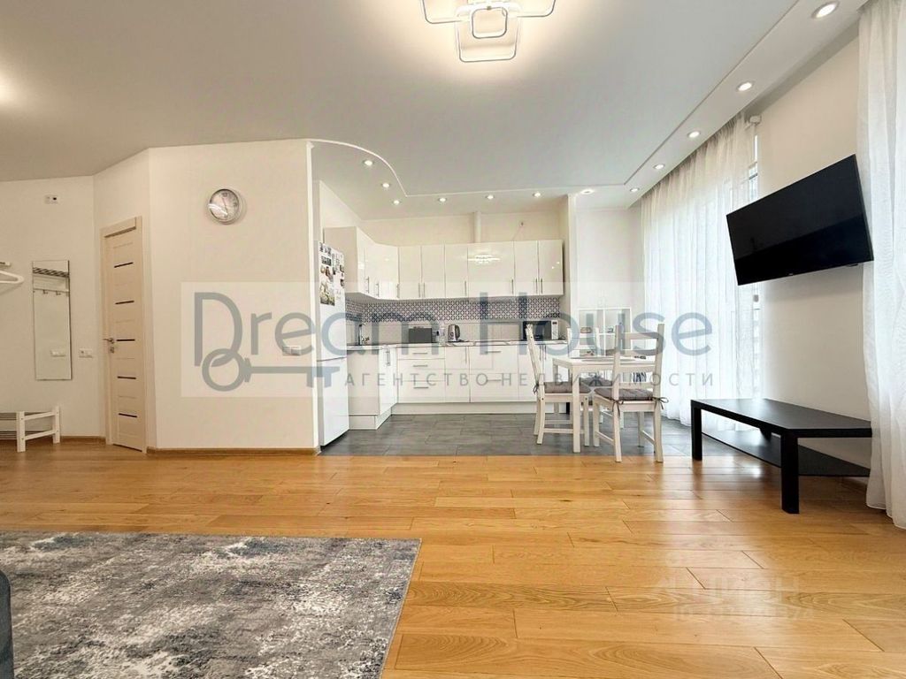 m. Lukhmanovskaya: Apartment, studio