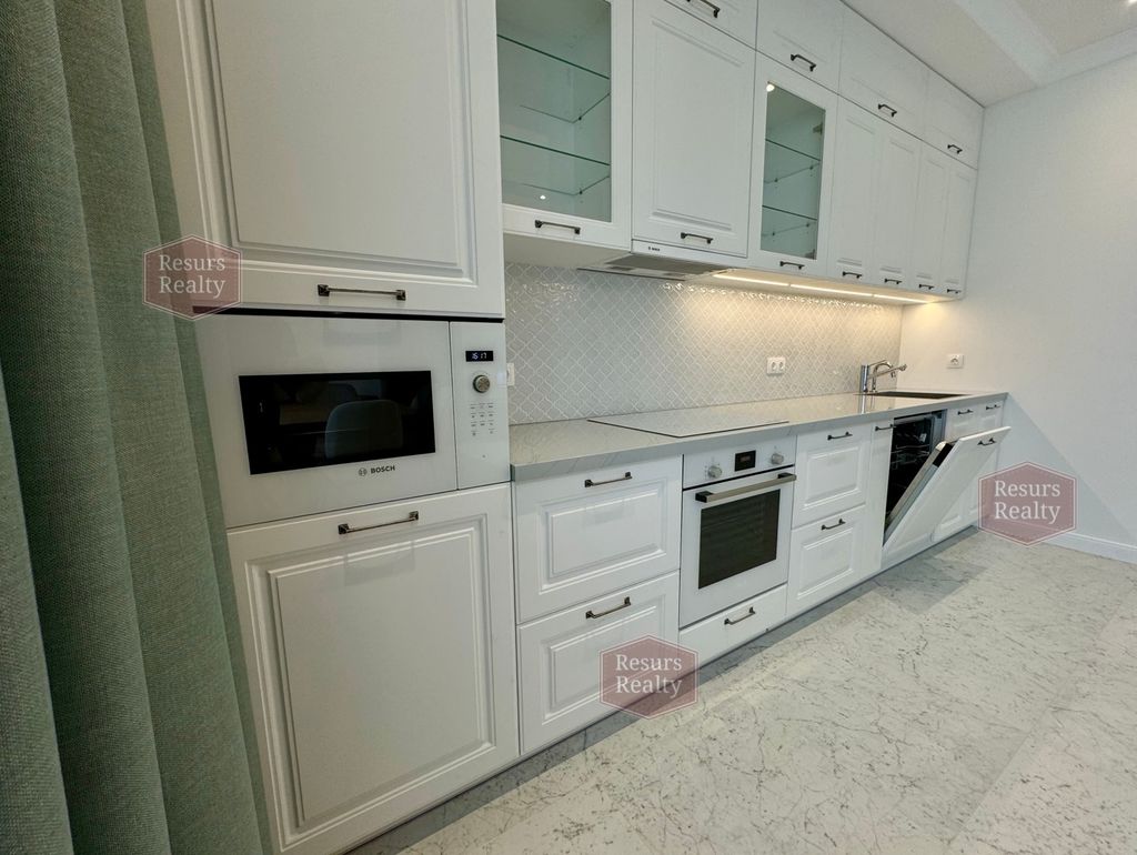 m. Kropotkinskaya: Apartment, 4-rooms