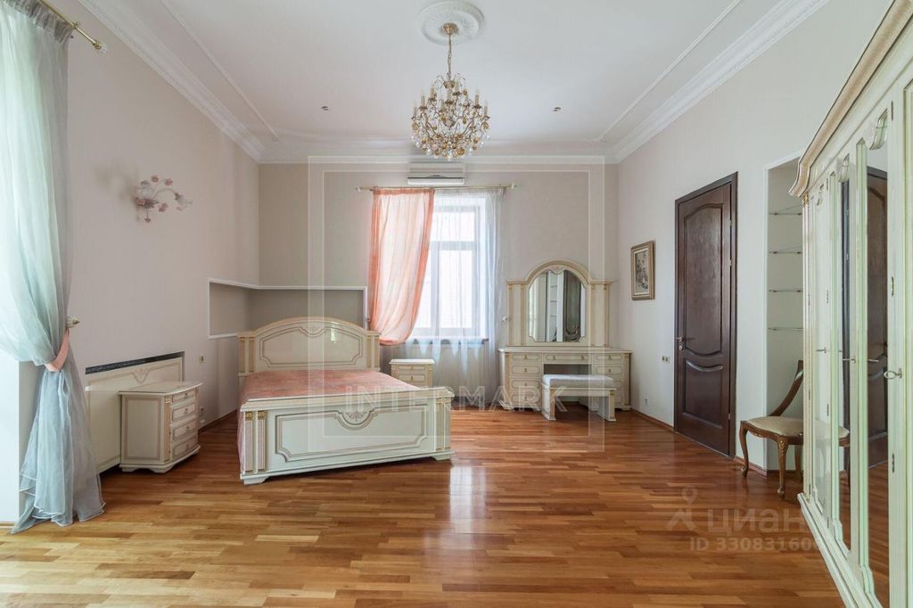 m. Mayakovskaya: Apartment, 3-rooms