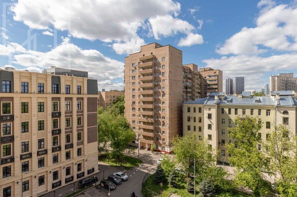 m. Barrikadnaya: Apartment, 3-rooms