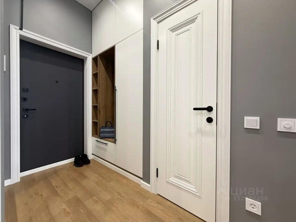 m. ZIL: Apartment, 2-rooms
