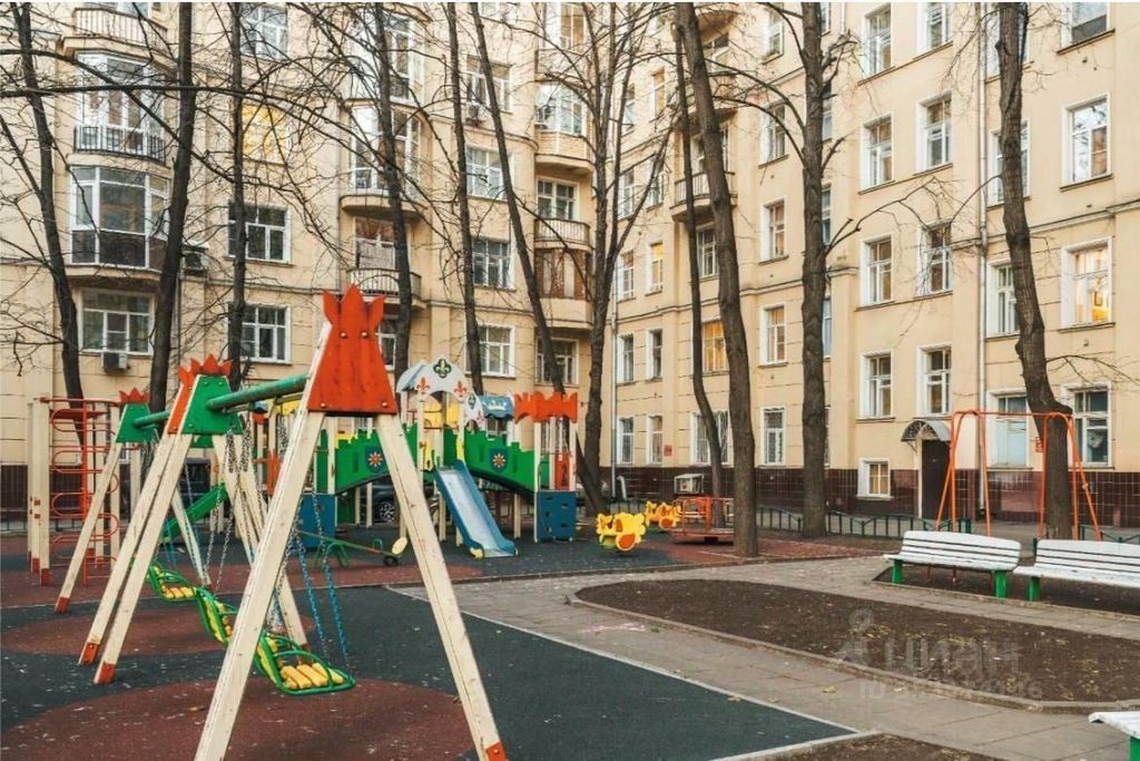 m. Kropotkinskaya: Apartment, 3-rooms
